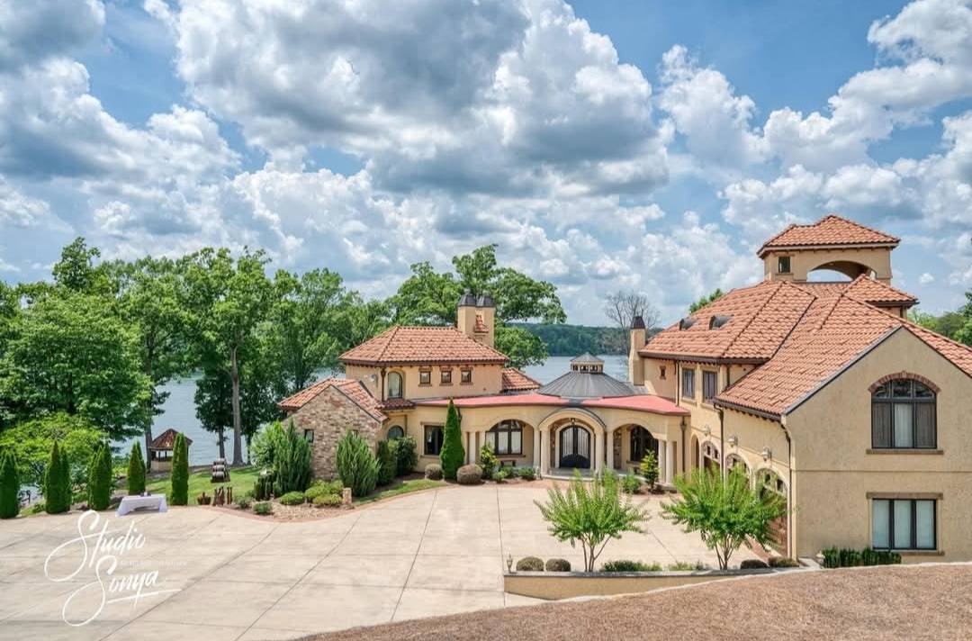 The Bella Collina Mansion